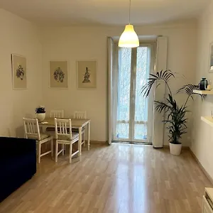https://elegante-appartamento-in-centro-20123.it-lombardy.com